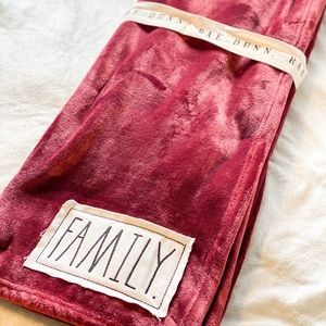 Rae Dunn Blanket 🆕 NWT Burgundy Family Throw